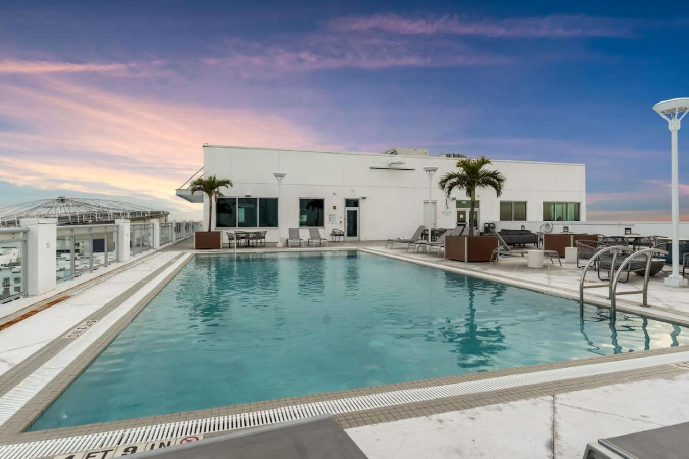 Modern 2 Bed Getaway Steps From Tropicana Field Sint-Petersburg Buitenkant foto