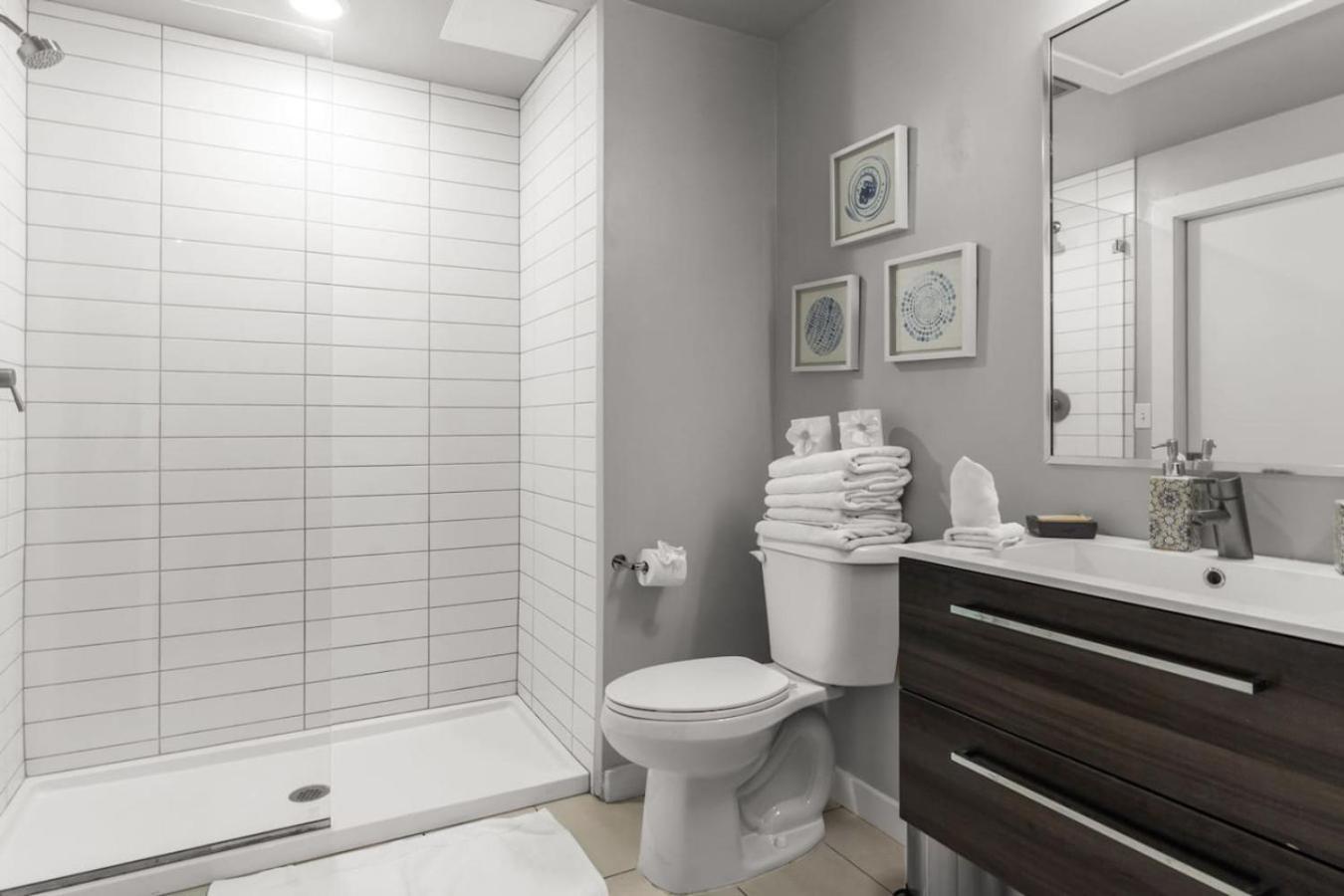 Modern 2 Bed Getaway Steps From Tropicana Field Sint-Petersburg Buitenkant foto