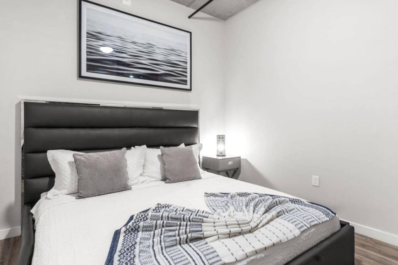 Modern 2 Bed Getaway Steps From Tropicana Field Sint-Petersburg Buitenkant foto
