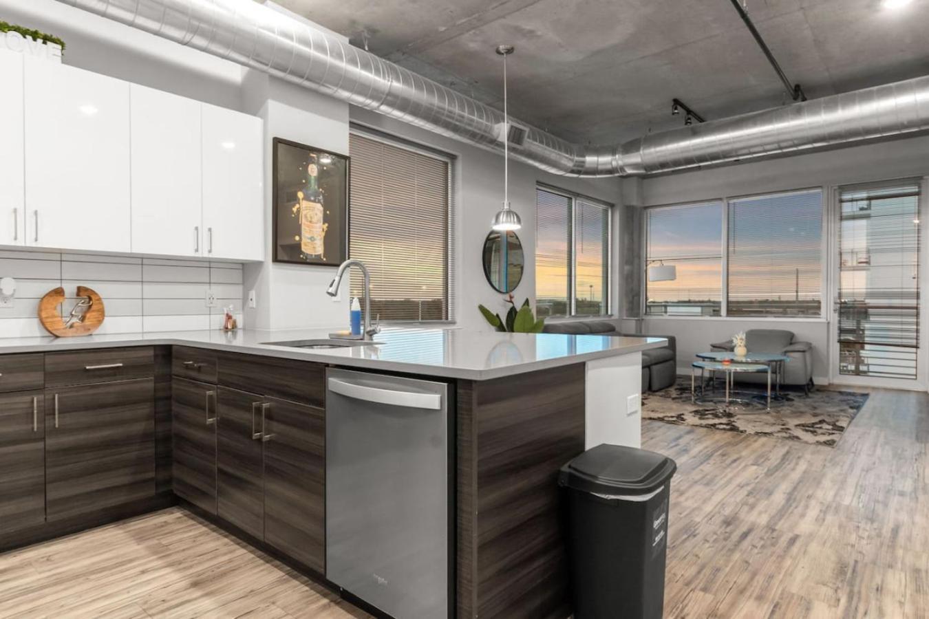 Modern 2 Bed Getaway Steps From Tropicana Field Sint-Petersburg Buitenkant foto