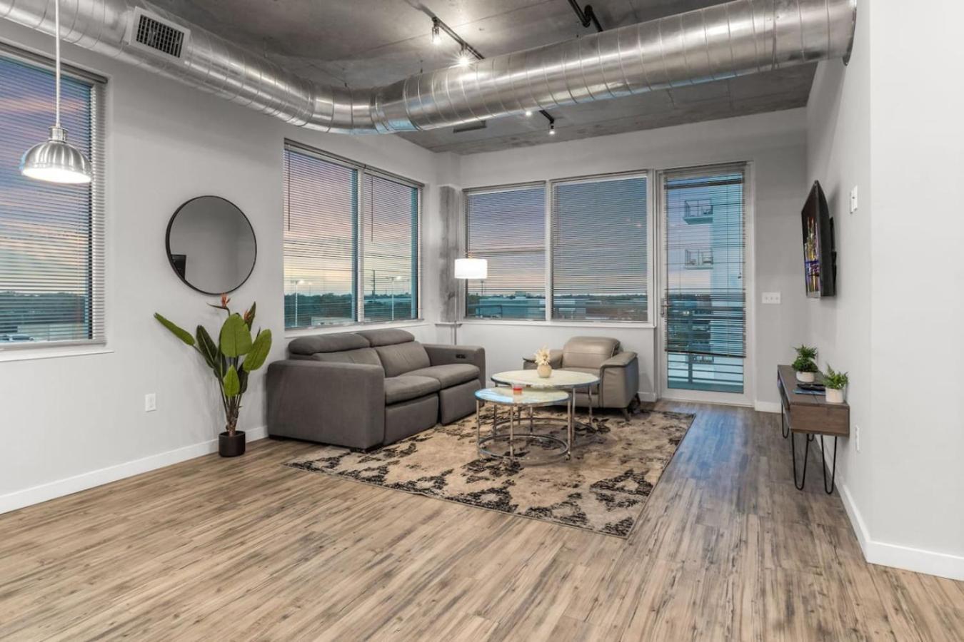 Modern 2 Bed Getaway Steps From Tropicana Field Sint-Petersburg Buitenkant foto