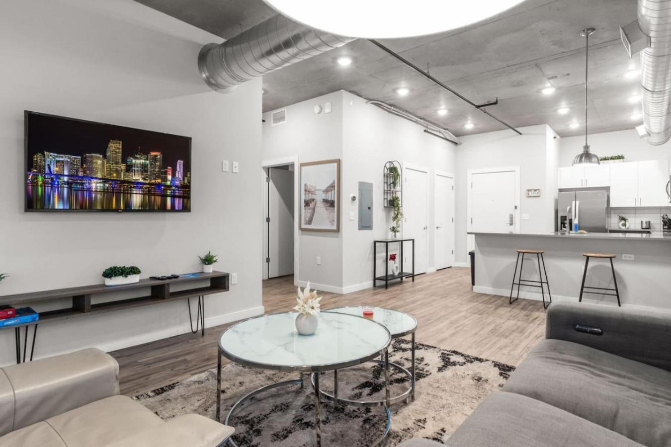 Modern 2 Bed Getaway Steps From Tropicana Field Sint-Petersburg Buitenkant foto